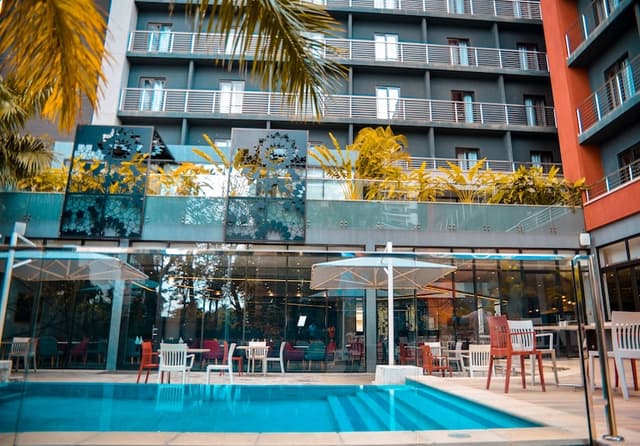 Sundowner Pool Bar
