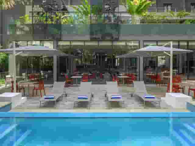 Sundowner Pool Bar