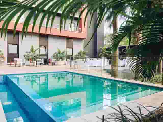 Sundowner Pool Bar