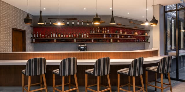 Sundowner Pool Bar