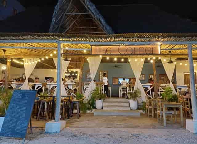 Open-air rooftop restaurant for intimate incentive dinner and networking event.