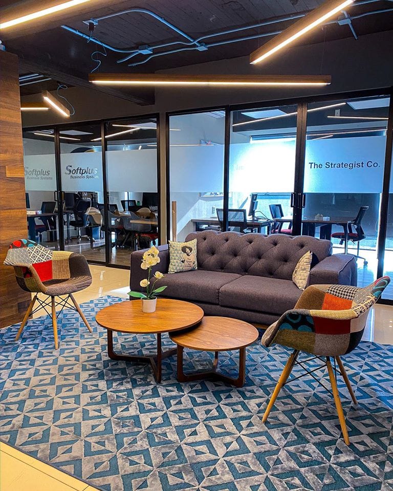 Hot desk breakout area at Seedspace for networking and strategy meetings.