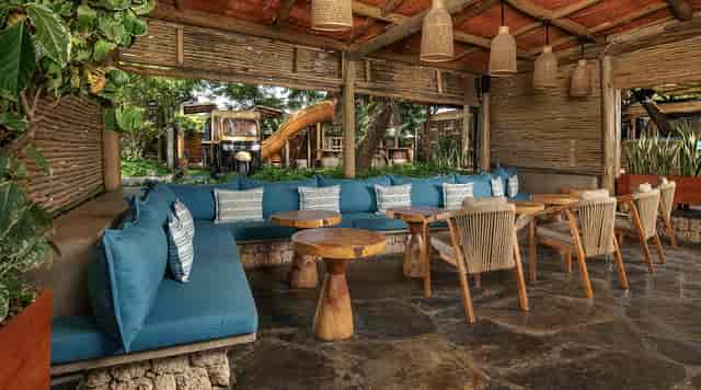 Lounge seating at Coco Beach restaurant, ideal for incentive retreats and corporate networking.