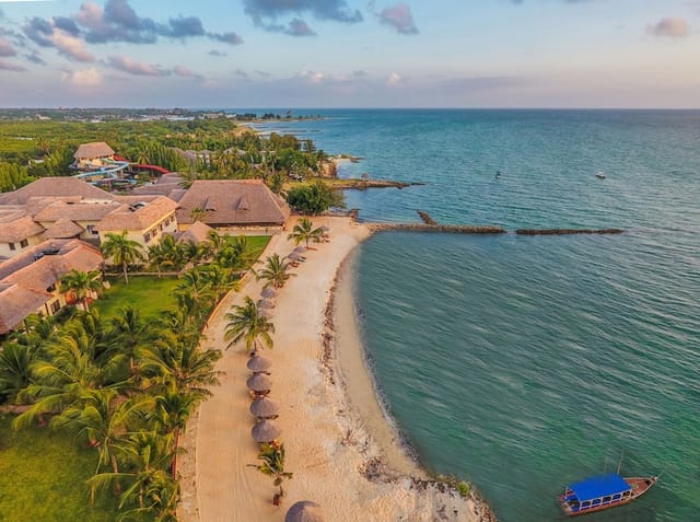 Mchanga Restaurant at Hotel White Sands: beachfront corporate retreat and incentive travel venue.