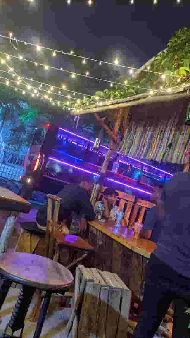 Bar & grill