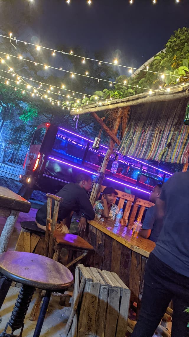 Bar & grill