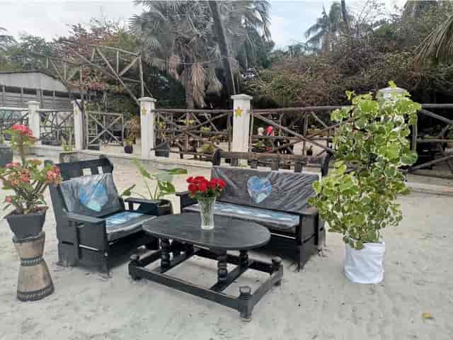 Beachside VIP lounge at Tips Lounge with casual seating for intimate event breakout sessions.