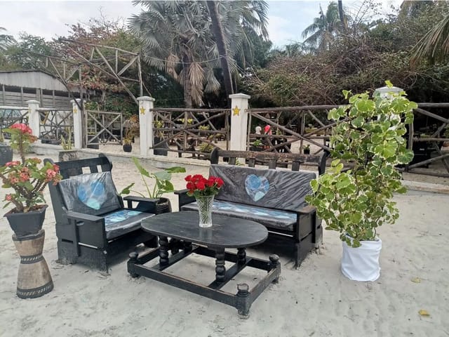 Beachside VIP lounge at Tips Lounge with casual seating for intimate event breakout sessions.