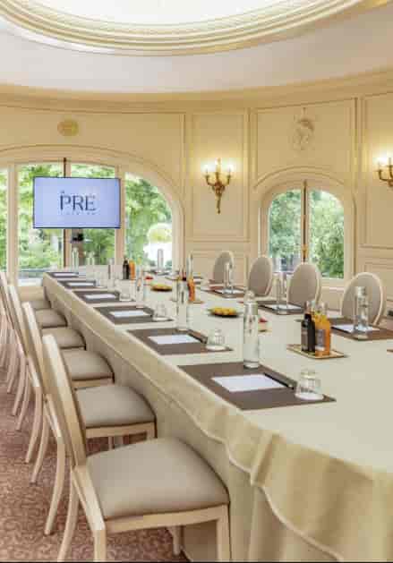 Sophisticated seminar space with elegant furnishings for corporate events at Le Pré Catelan.