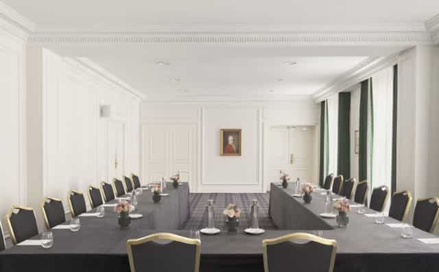 Elegant meeting room at InterContinental Paris Le Grand with U-shape setup for corporate events.