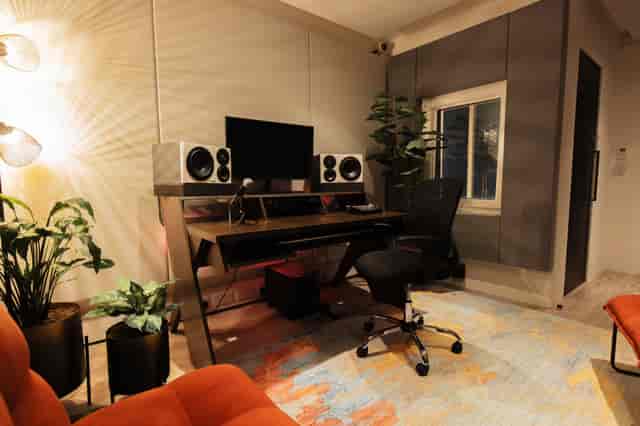 Modern West London meeting studio with sleek desk setup for collaboration and creativity.