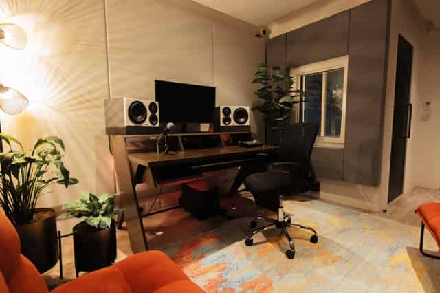 Cosy West London Studio