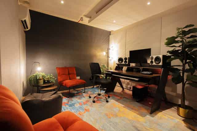 Cosy West London Studio