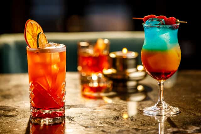 Cocktail service at Ellen Bar, Kensington: upscale networking event and gala drink reception.