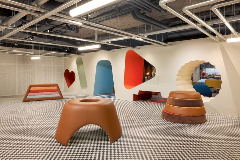 Creative breakout space at Norblin Factory, Warsaw, for modern team meetings and corporate events.