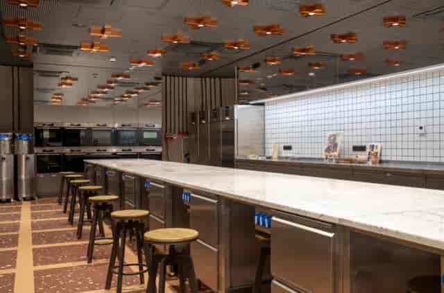 Przestrzeń Projektantki kitchen venue, Warsaw: premium culinary workshop and team-building space.