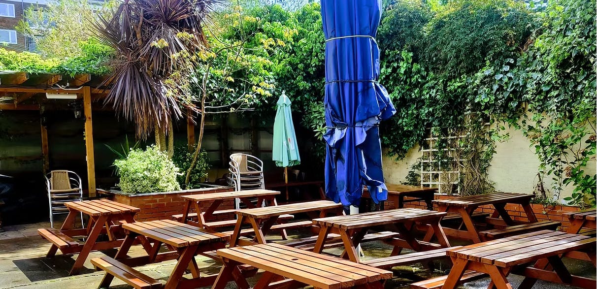 The Stag's Head Hoxton - Beer Garden image 1