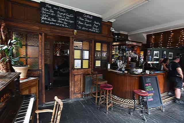Rustic Stag's Head Pub in Hoxton, ideal for casual networking and team-building events.