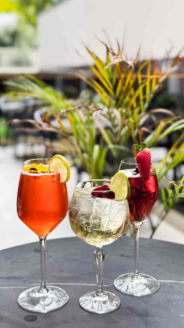 Ellen Bar at Lacquer Room: upscale beverage selection for networking and summer social events.
