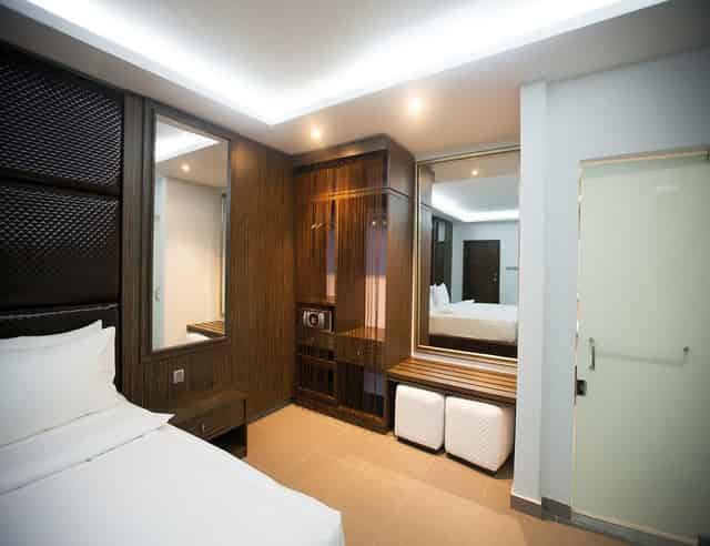 Rooms & Suites