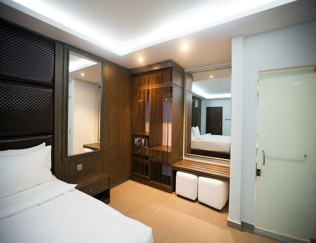 Rooms & Suites