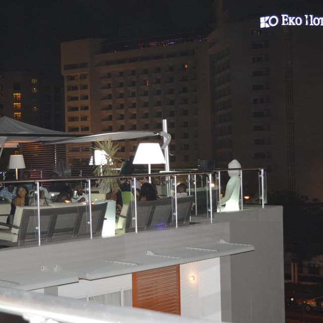 Four Degrees Bar
