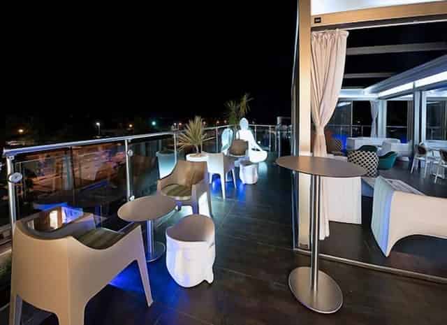 Four Degrees Bar