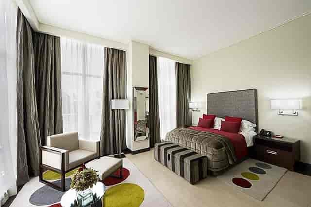 Classic Suite at The George: modern luxury guest room for corporate retreats and business travel.