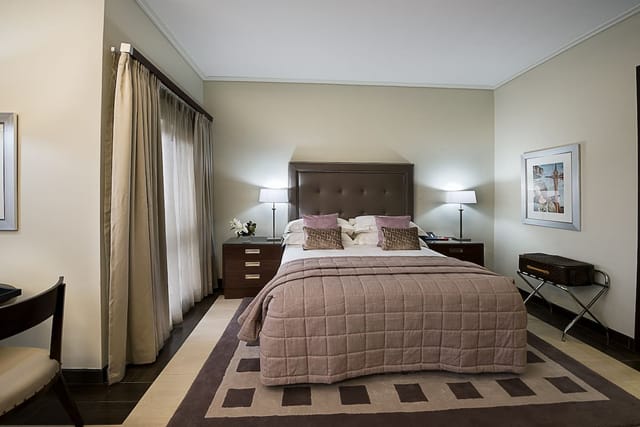Classic Suite at The George: Neutral-toned hotel room for corporate business travel room blocks.
