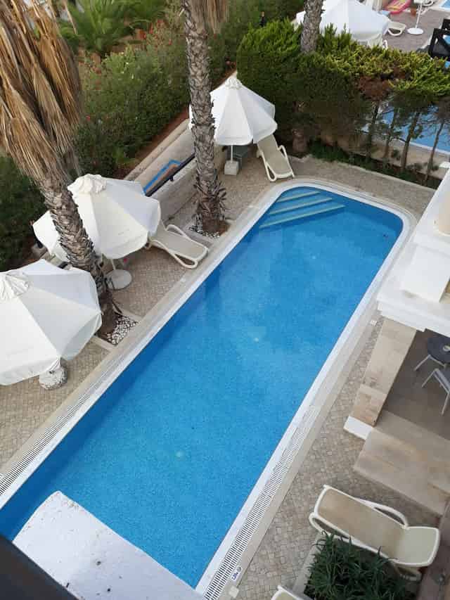 Private Daytime Room