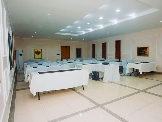 Small meeting room with classroom layout for corporate training and professional events.