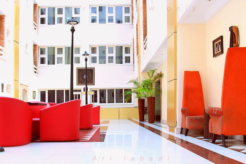 Atlantic Hall BWC Hotel: Modern breakout space with high-back seating for networking and meetings.