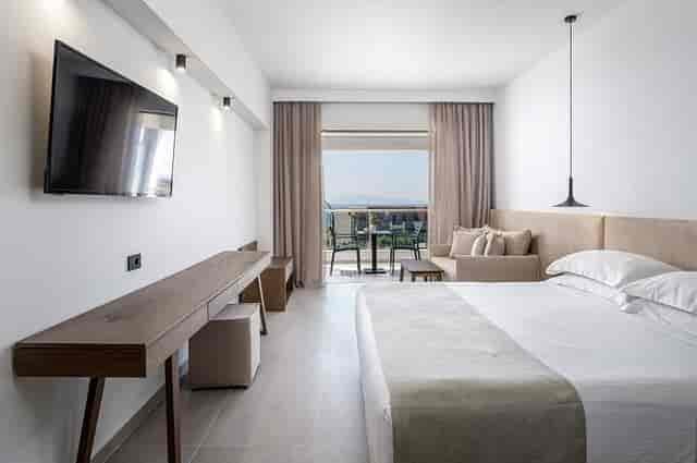 Michelangelo Suite with balcony and workspace for luxury corporate meetings and VIP events.