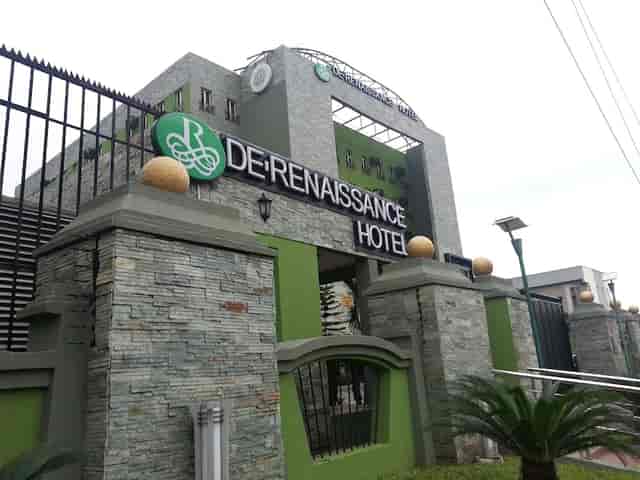 De Renaissance Hotel exterior arrival area for corporate event and wedding venue site inspection.