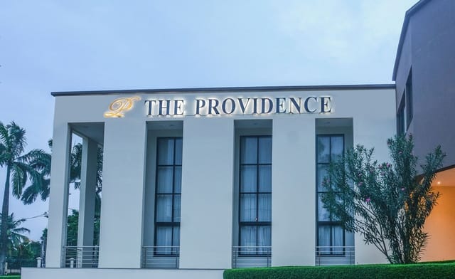 Modern hotel banquet hall exterior for corporate retreats and professional board meetings.