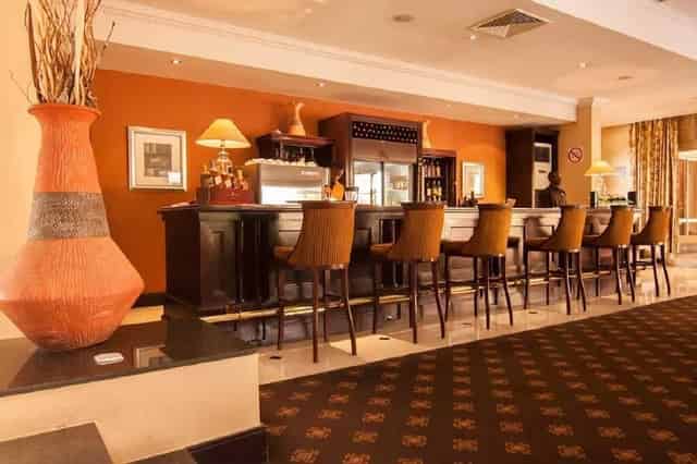 Bar & Lounge