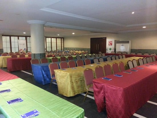 Zen Banquet Hall classroom seminar layout with mismatched linens.