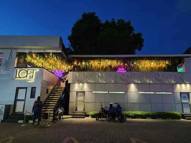 The Loft Ikoyi restaurant: modern exterior lighting for networking mixers and social events.