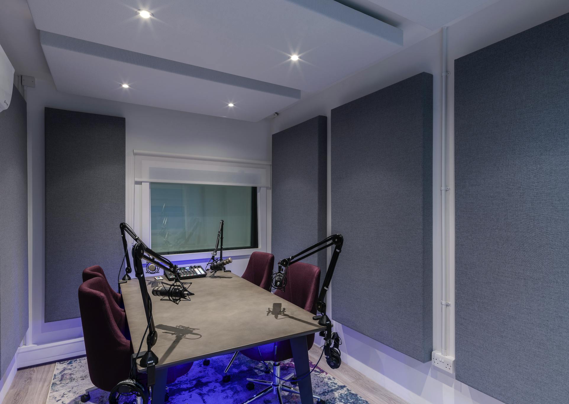 Qube West - Table Top Content Room West London image 1