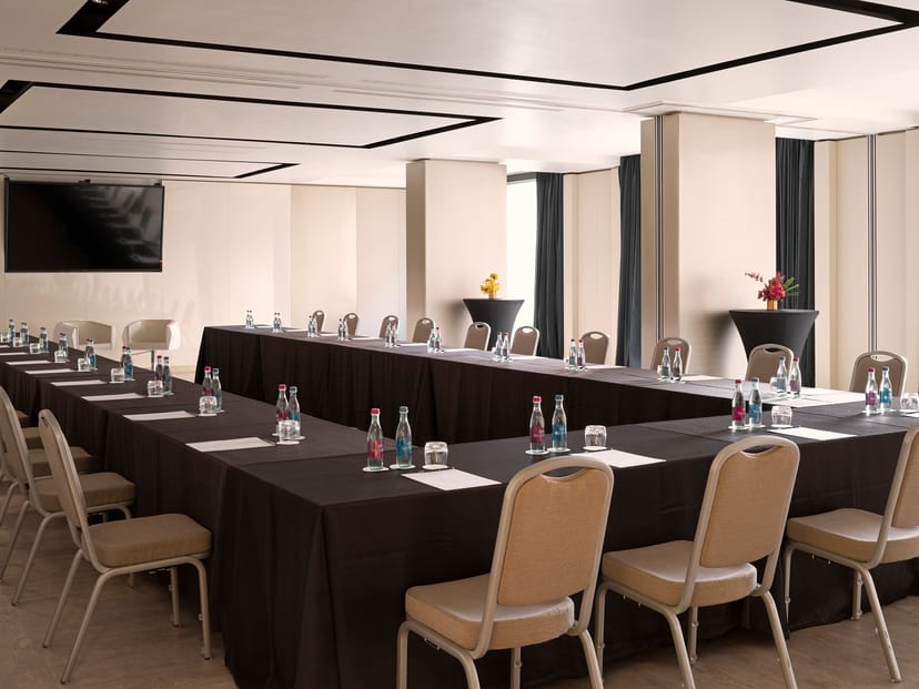 Meeting room at Excelsior Hotel Gallia Milan, ideal for professional events and collaboration.