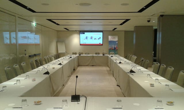 U-shaped meeting room at Excelsior Hotel Gallia, Milan, designed for business collaboration.