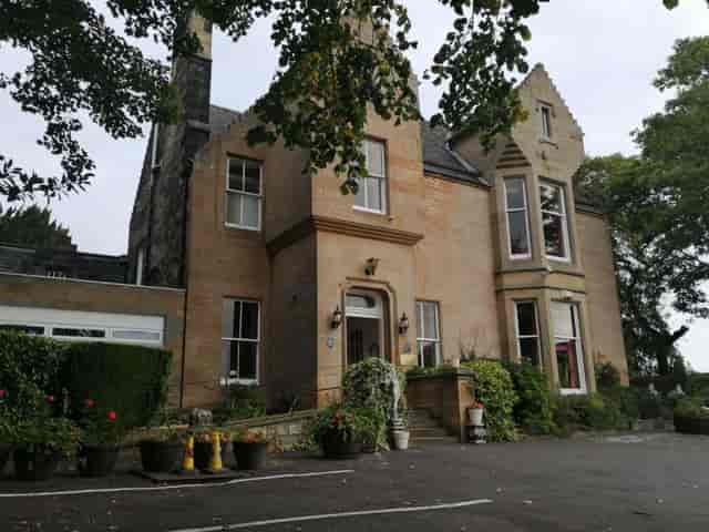 Cumberland Hotel boutique lounge for intimate executive retreats and board meetings.