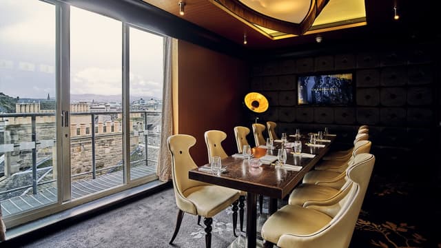 One Square Bar & Brasserie