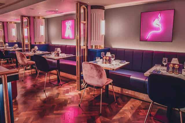 Le Monde Hotel, Bar & Restaurant