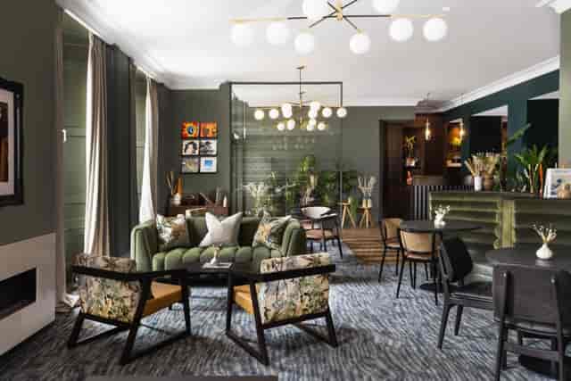 Lounge Bar in Heeton Concept Edinburgh: Boutique breakout space for networking and client meetings.