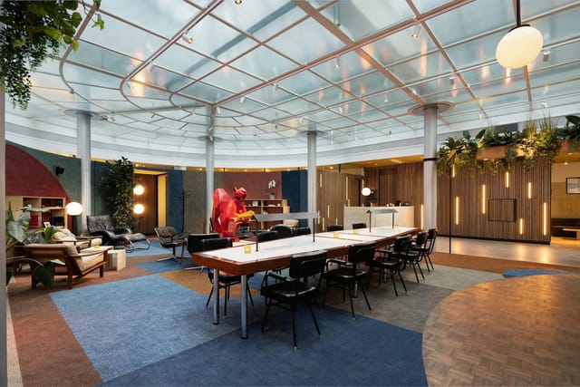 Co-working space at Motto by Hilton Rotterdam Blaak for networking and small group events.