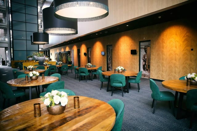 Teal suite breakout space at Hotel Rotterdam-Blijdorp for corporate events and networking.