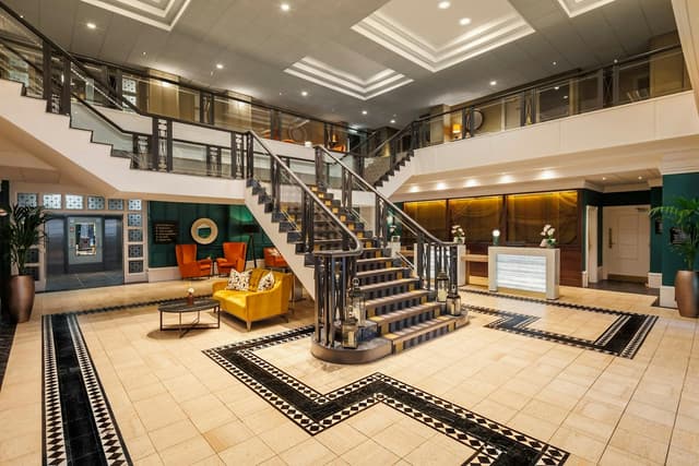 Crowne Plaza Hotel & TAP Restaurant