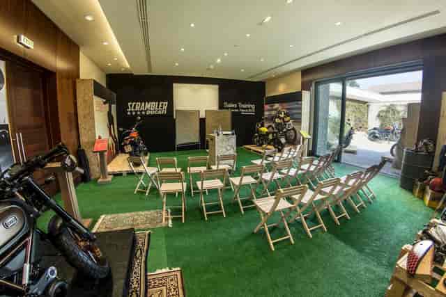 Montauroux meeting room at Terre Blanche with turf flooring for corporate sales training events.