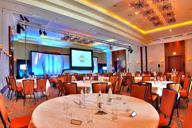Fayence banquet room with truss lighting, perfect for corporate events and gala dining.